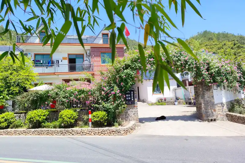 Qingtingle Farmhouse, listing photograph 1 of 3
