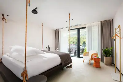 Moganshan Chujianshanye Hot Spring Light Luxury Beauty Hotel, listing photograph 3 of 3