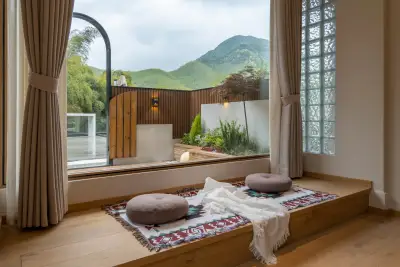 Moganshan Lingshang · Mountain Luxury Wenquan Vacation Apartment, listing photograph 2 of 3