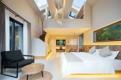 Moganshan Lingshang · Mountain Luxury Wenquan Vacation Apartment, listing photograph 3 of 3