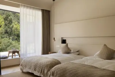 YIQI onestay, listing photograph 3 of 3
