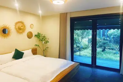 Moganshan – Shallow Shore Creekside Hot Spring Villa, listing photograph 2 of 3