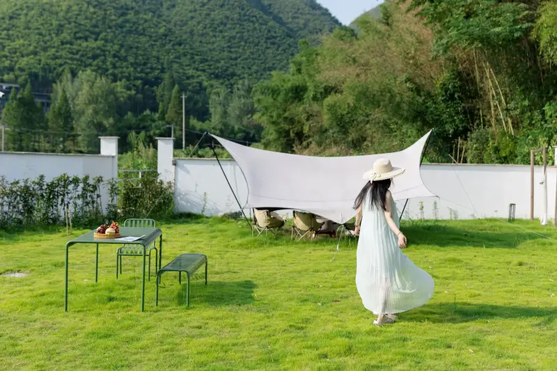 Suo · Fei · Parent Child Mountain Luxury Beauty Hotel, listing photograph 1 of 3