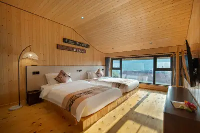 Suo · Fei · Parent Child Mountain Luxury Beauty Hotel, listing photograph 2 of 3