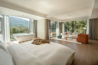 Mogan · Half-Acre Flower Field · Green Wilderness Fairytale Design Aesthetics Boutique Homestay, listing photograph 2 of 3