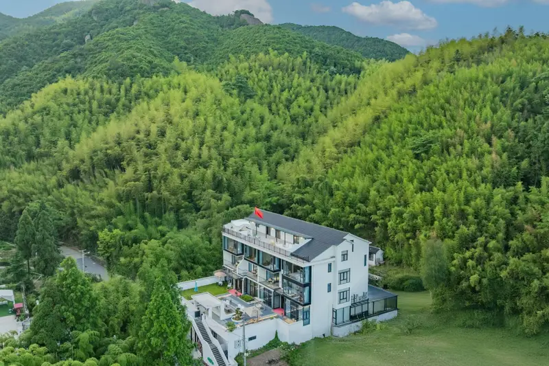 Mogan Moye and Ju Private Hot Spring Stream Tracing Design Villa, listing photograph 1 of 3
