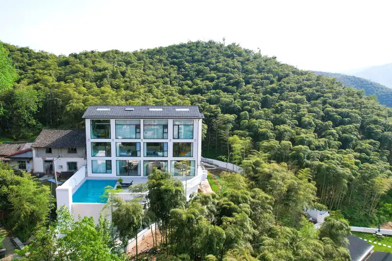 Moganshan · Shanyeli Mountain Surrounding Luxury · Hot Spring Garden Boutique Stay, listing photograph 1 of 3