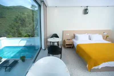 Moganshan · Shanyeli Mountain Surrounding Luxury · Hot Spring Garden Boutique Stay, listing photograph 3 of 3