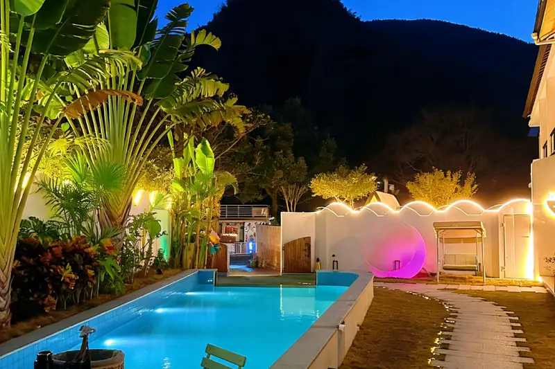 Moganshan Pinellia hot spring holiday beautiful night, listing photograph 1 of 3