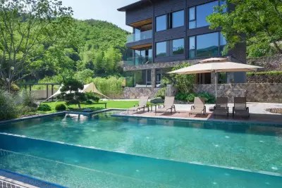 Moganshan Yunqi Chayin · Ins Infinity Pool Mountain Tea Field Wilderness Boutique Stay, listing photograph 3 of 3