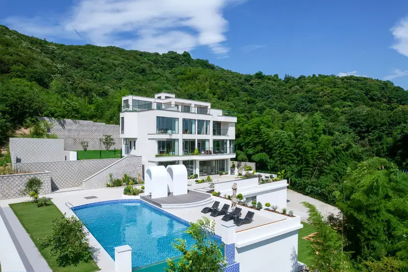 Moganshan Wangqiong · Ins Style Infinity Pool Boutique Stay (Yucun Square), listing photograph 1 of 3