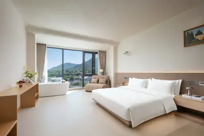 Moganshan Wangqiong · Ins Style Infinity Pool Boutique Stay (Yucun Square), listing photograph 3 of 3