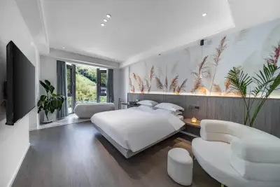 Qingyue Pinellia · Luxe sauvage · Hot spring private bath resort designer Meisu, listing photograph 2 of 3