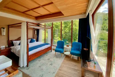 Moye Villa, listing photograph 2 of 3