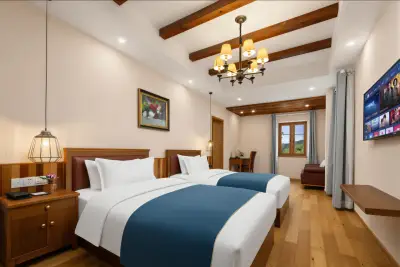 QUEEN'S HOTEL· PRESTIGIOUS VILLA COMPLEX, listing photograph 3 of 3