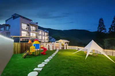 Movespring Hotel, listing photograph 2 of 3