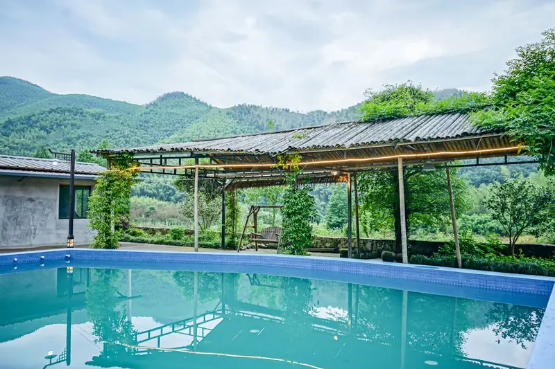 Deqing Lvzhu Hongfang Accommodation, listing photograph 1 of 3