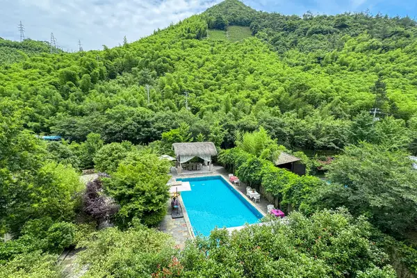 Faraway Mountain, listing photograph 1 of 3