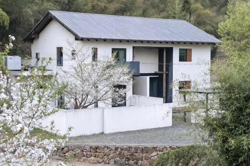 Translation: Tingjian · Moganshan | Forest Oxygen Private Hot Spring Resort Homestay, listing photograph 1 of 3