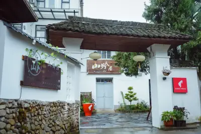Deqing Shanyinju Country House, listing photograph 2 of 3