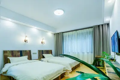 Qinyuan Shanju Private Garden Holiday Villa, listing photograph 3 of 3