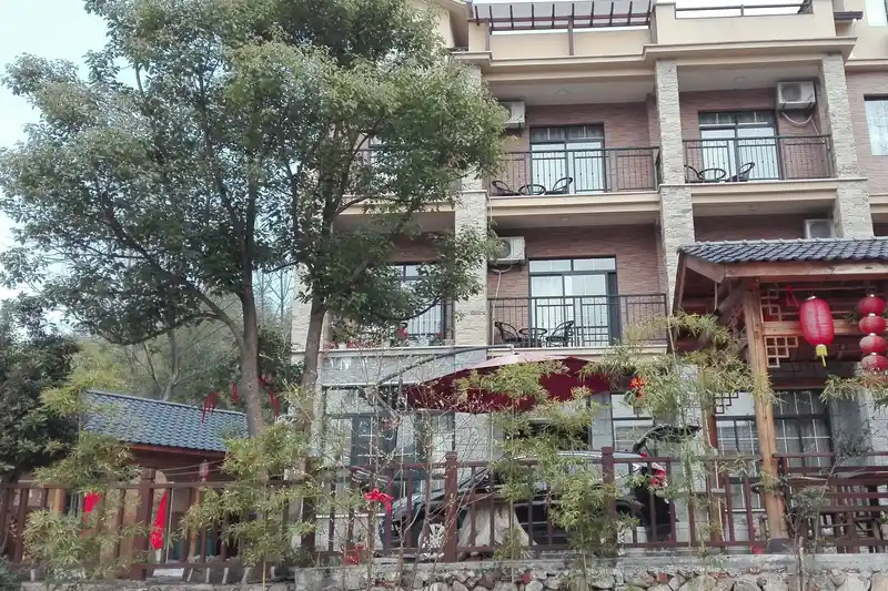 Dongshan Yunju Hotel, listing photograph 1 of 3