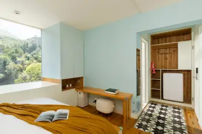 Moment Inn, listing photograph 2 of 3