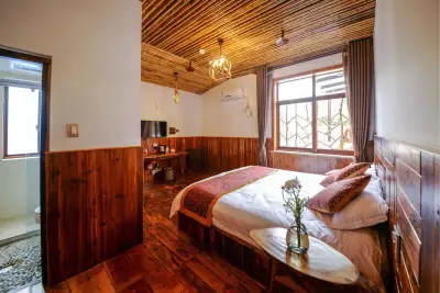 Bamboo Inn, listing photograph 2 of 3