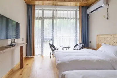 Nanshan House, listing photograph 2 of 3