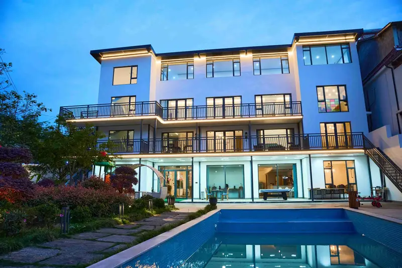 Luo'erman Design Guesthouse, listing photograph 1 of 3