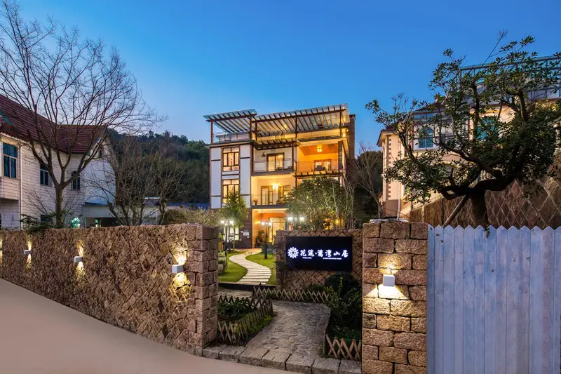 Floral Hotel · Li Wan Mountain Home Hotel, listing photograph 1 of 3