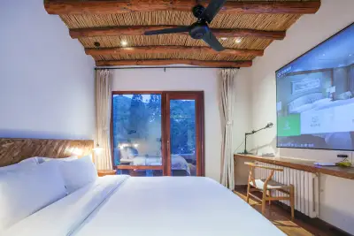 Yun Hotel, listing photograph 2 of 3