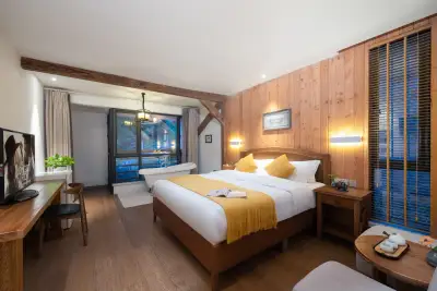 Cloud Mirror Holiday Hostel, listing photograph 3 of 3