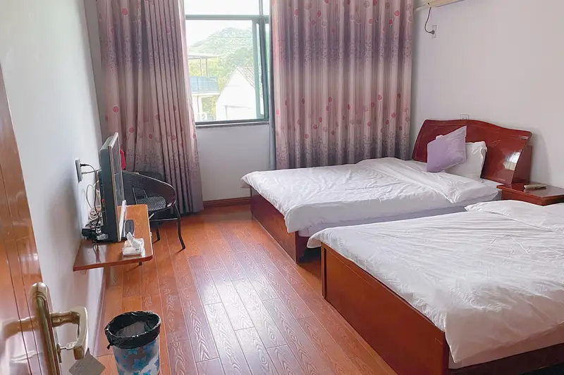 Deqing Joe master farm lodge, listing photograph 1 of 3