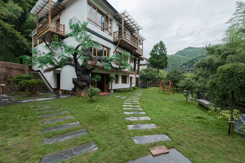 Deqing Mogan Mountain Jianxi Villa, listing photograph 1 of 3