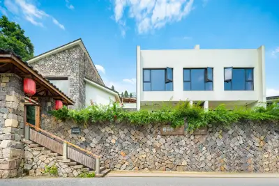 Mogan Mountain Yinhua Wu Hot Spring Resort Guesthouse, listing photograph 2 of 3