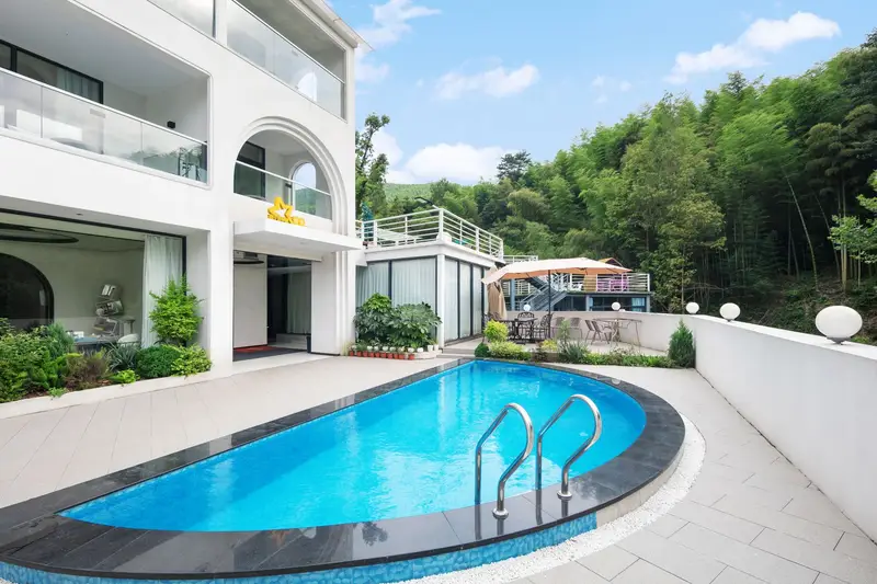 Keketuohai · Moganshan Star Designer Wenquan Boutique Stay, listing photograph 1 of 3