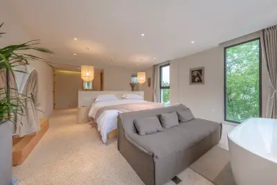 Meet Guesthouse, listing photograph 2 of 3