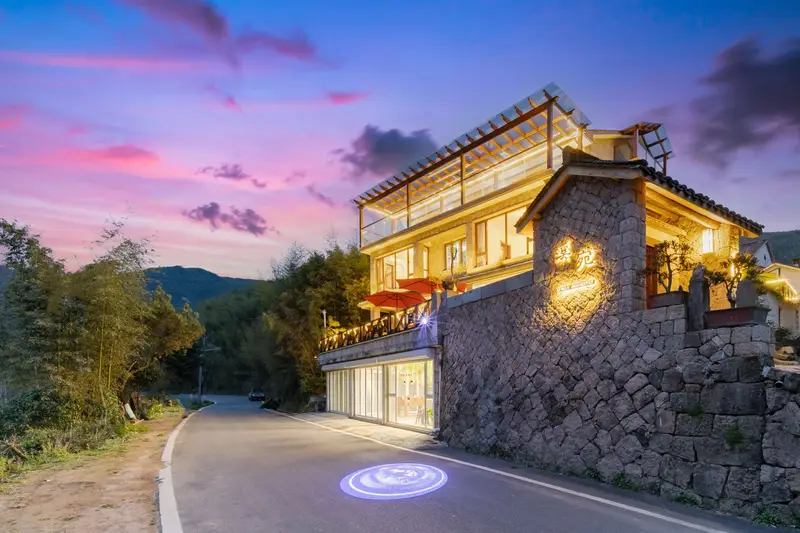 Xiwan Shanju Hotel, listing photograph 1 of 3