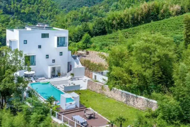 Mogan Xingye Star · Space-Themed Infinity Pool Garden Designer Boutique Stay, listing photograph 1 of 3