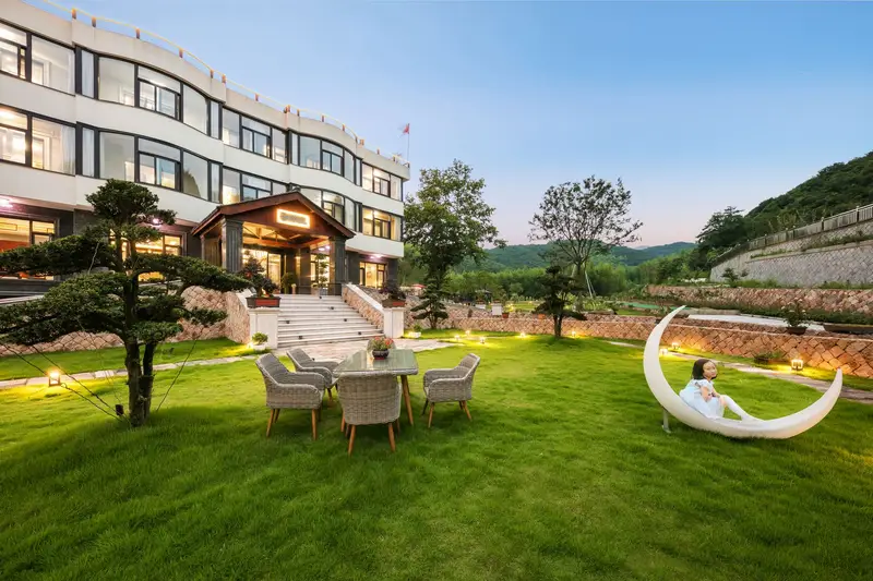 Moganshan Yunhuali · Mountain-surrounded Luxury Wedding Designer Vacation Apartment, listing photograph 1 of 3