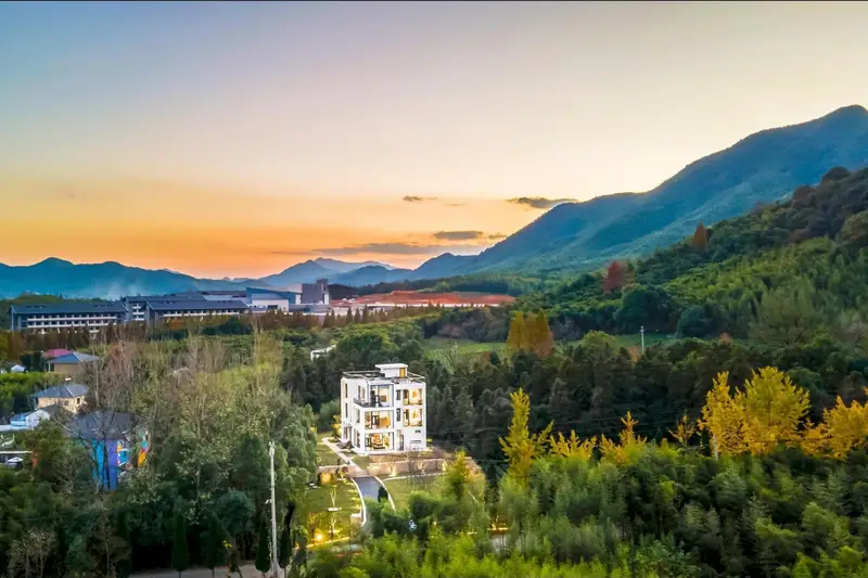 the Mountain the Sunrise Yang Boutique Home Stay Facility, listing photograph 1 of 3