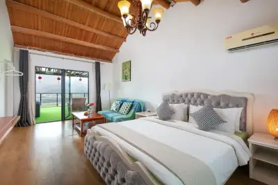 Huayin Inn, listing photograph 2 of 3
