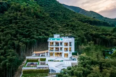 Yuanshan Xingkong Guesthouse, listing photograph 2 of 3