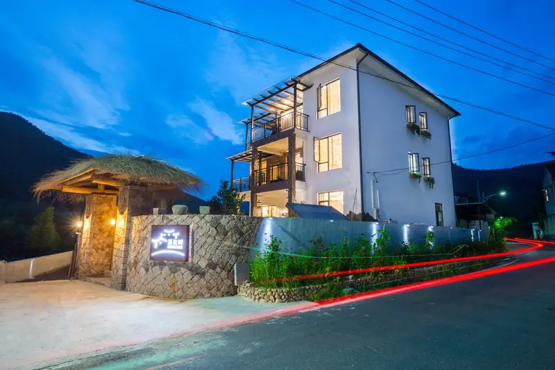 Stream Banks Private Hostel, listing photograph 1 of 3
