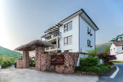 Stream Banks Private Hostel, listing photograph 2 of 3