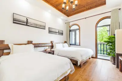 Tuju Hotel, listing photograph 2 of 3