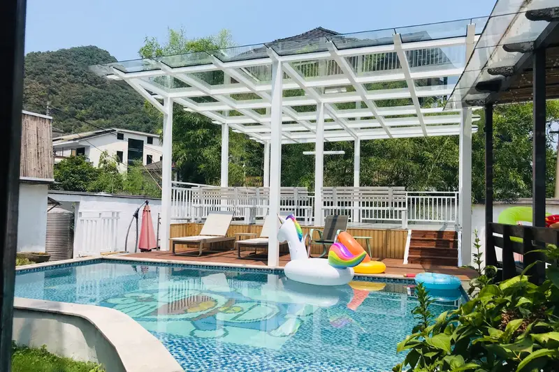 the Red Tree Villa, listing photograph