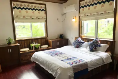 the Red Tree Villa, listing photograph 2 of 3