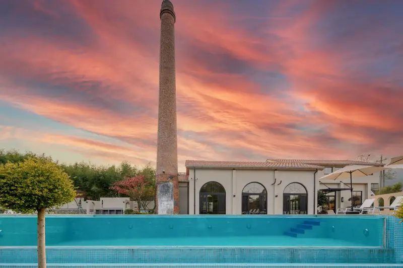 Moganshan Dashuxia · Creek Tracing Swimming Pool Mingsha Wenquan Vacation Boutique Stay, listing photograph 1 of 3